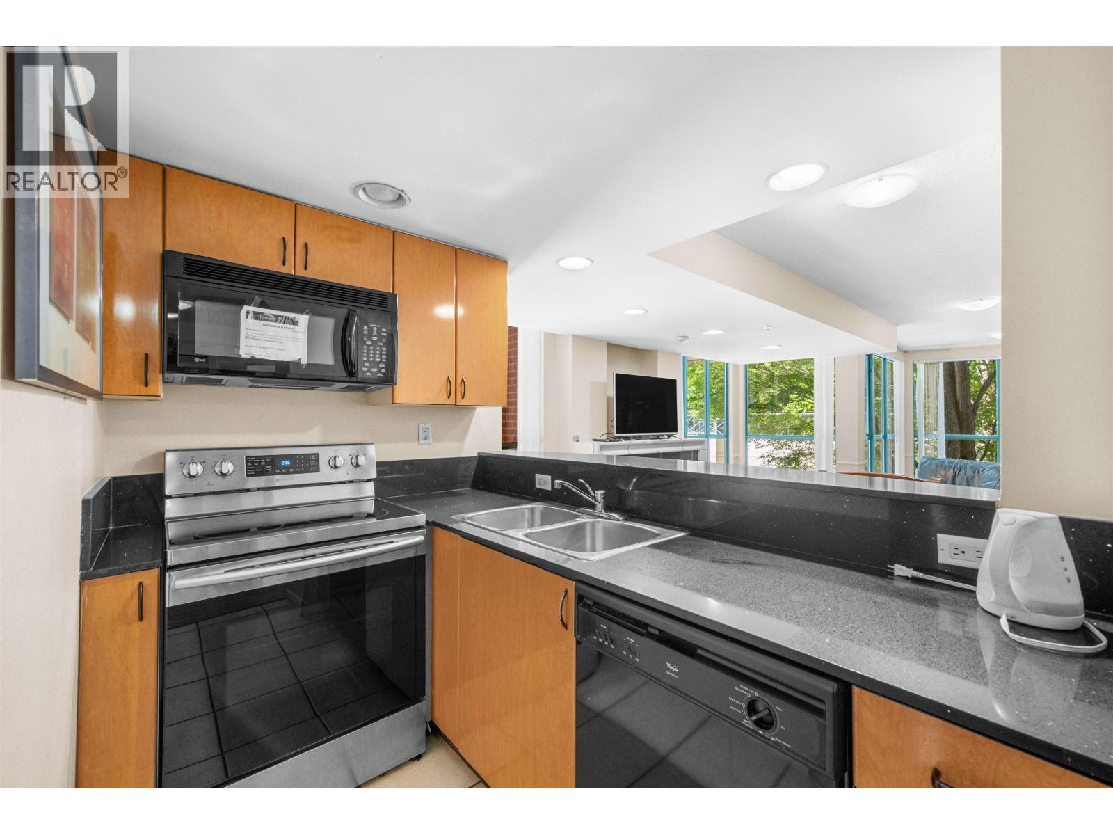 Photo 10 of 304 939 Homer Street, Vancouver BC
