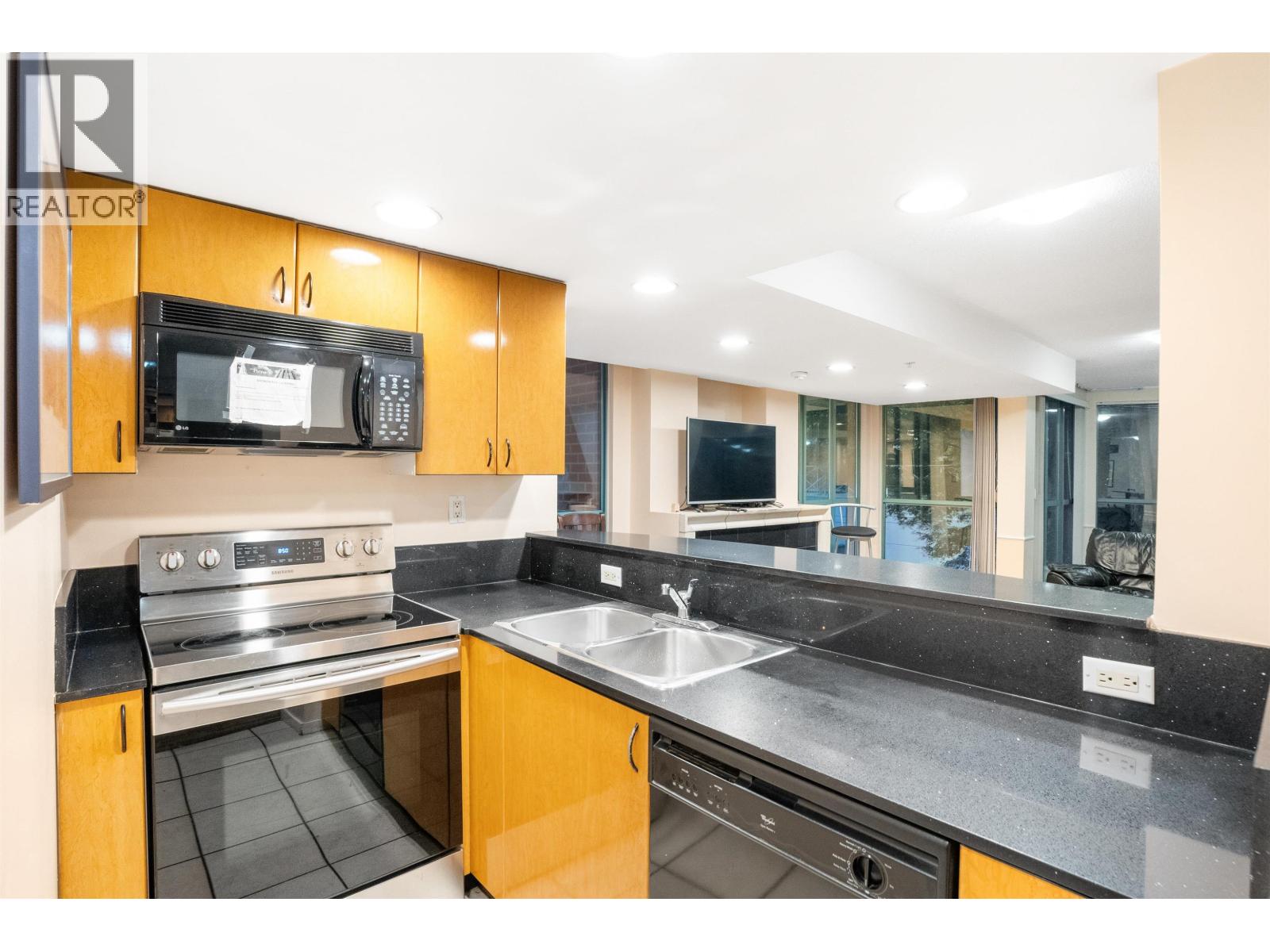 Photo 18 of 304 939 Homer Street, Vancouver BC