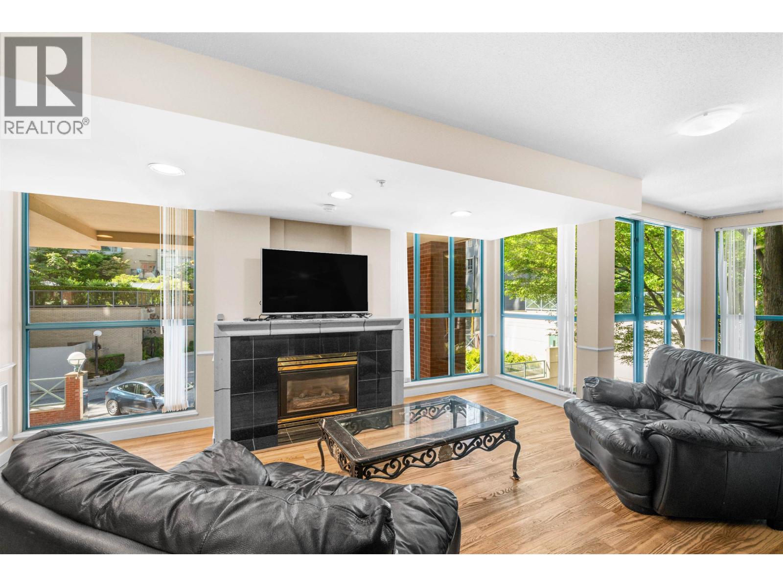 Photo 9 of 304 939 Homer Street, Vancouver BC