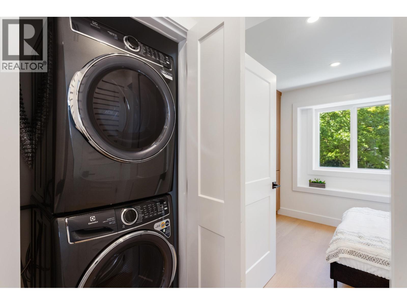 Photo 15 of 2658 Waterloo Street, Vancouver BC