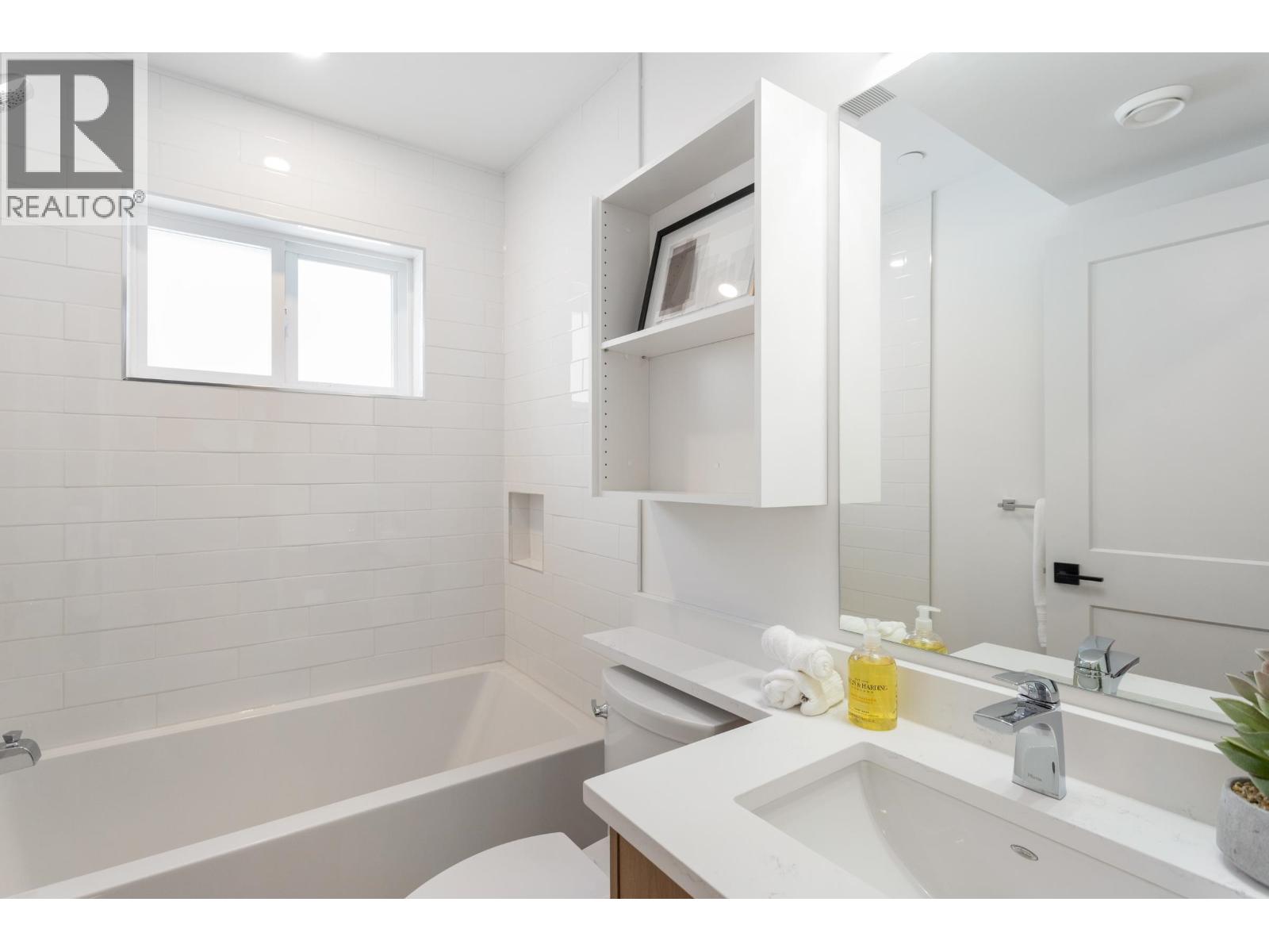 Photo 17 of 2658 Waterloo Street, Vancouver BC