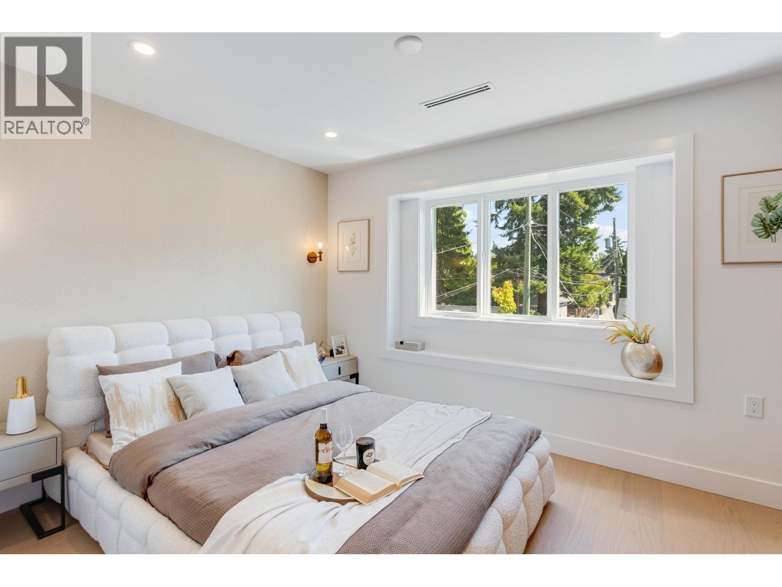 Photo 18 of 2658 Waterloo Street, Vancouver BC