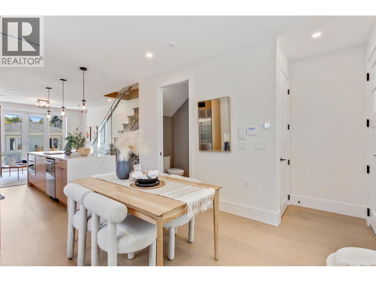 Photo 4 of 2658 Waterloo Street, Vancouver BC