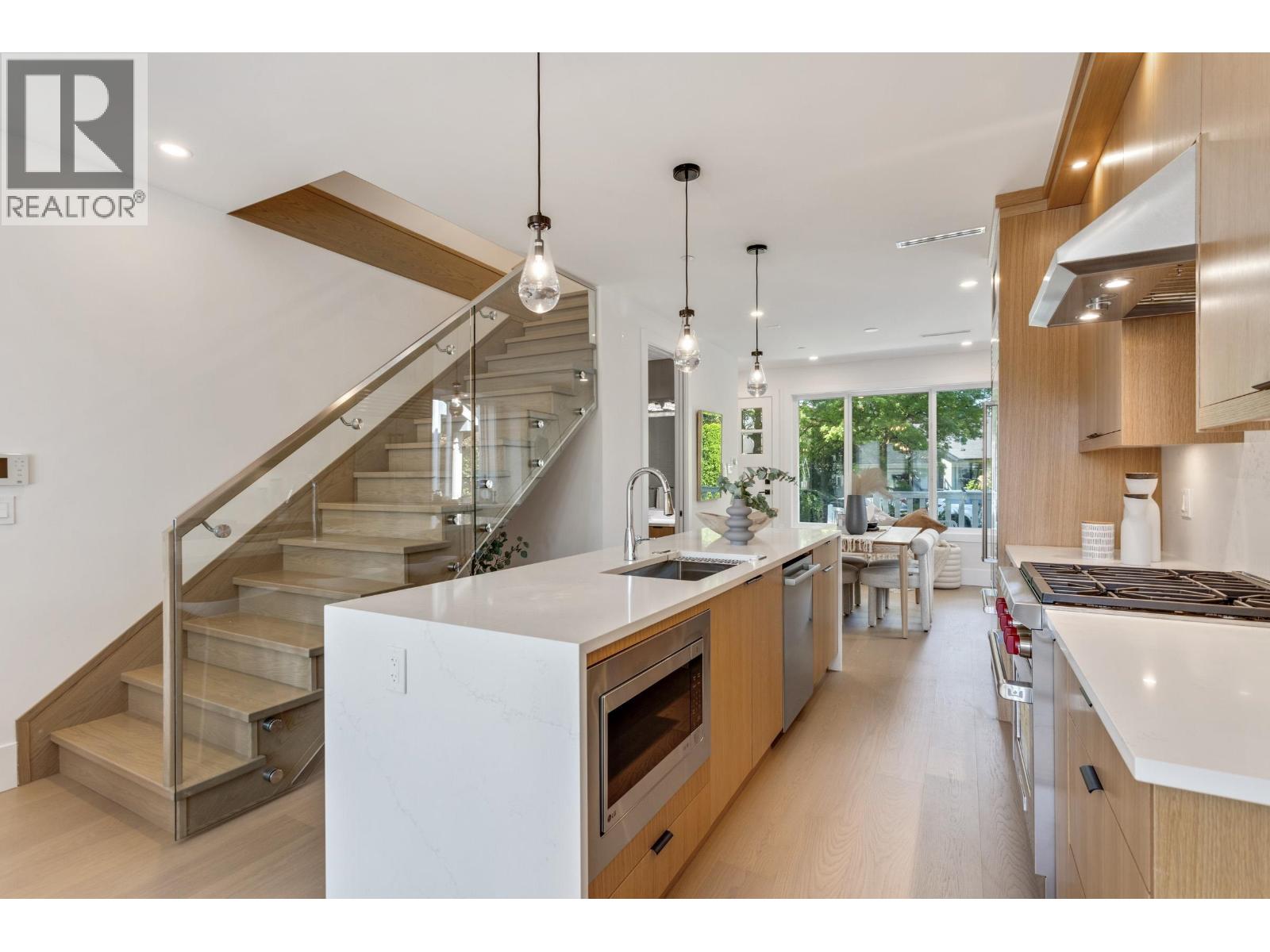 Photo 8 of 2658 Waterloo Street, Vancouver BC