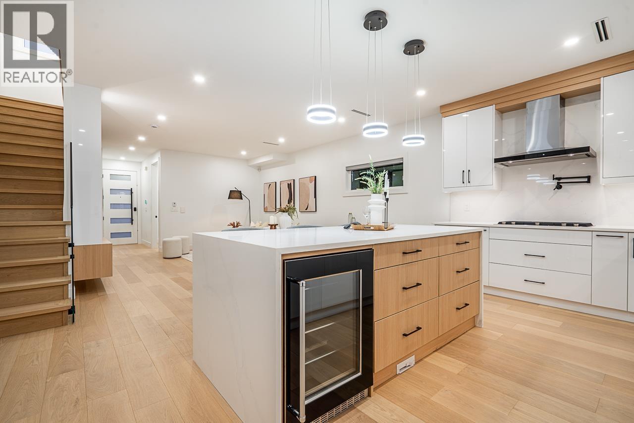 Photo 7 of 3859 Triumph Street, Burnaby BC