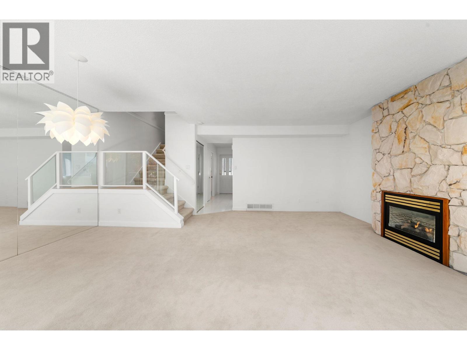 Photo 10 of 7319 Coronado Drive, Burnaby BC