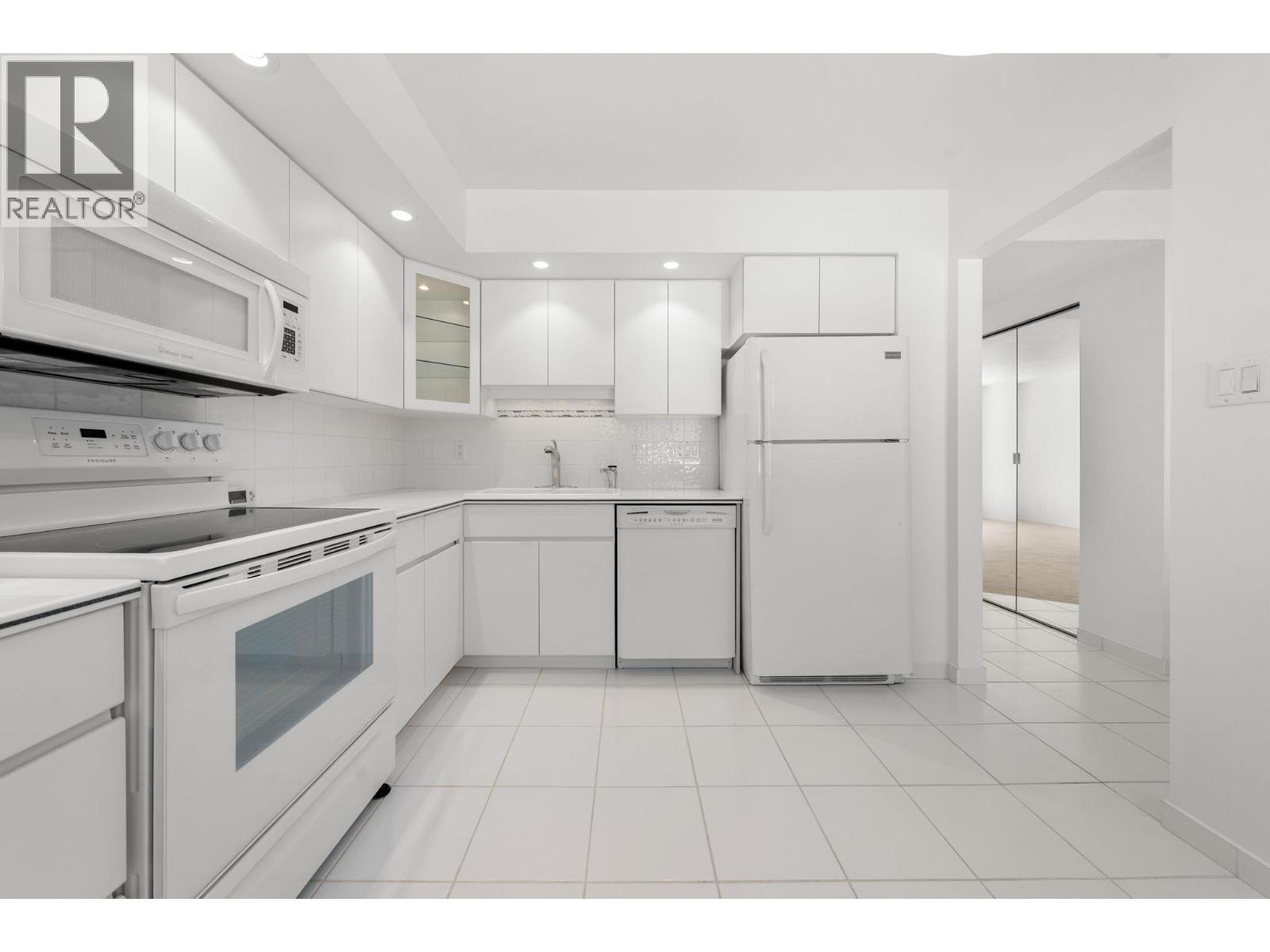 Photo 11 of 7319 Coronado Drive, Burnaby BC