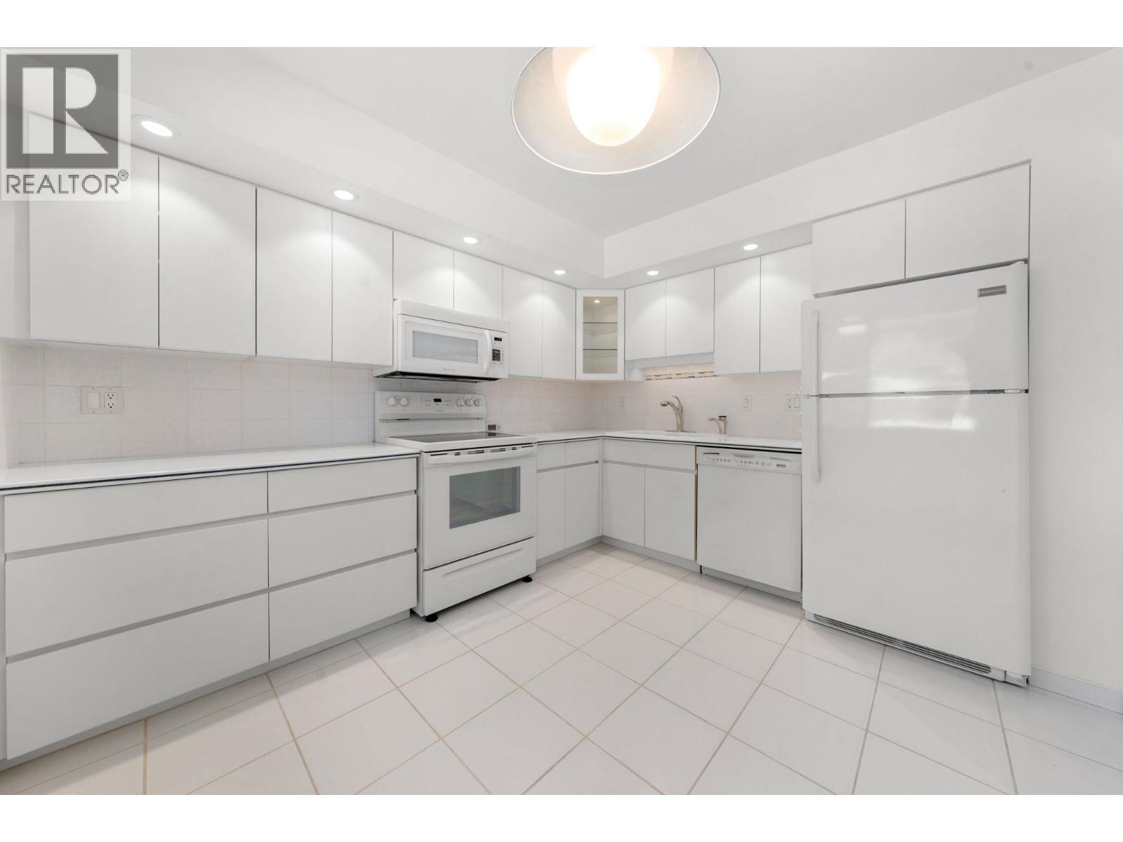 Photo 12 of 7319 Coronado Drive, Burnaby BC