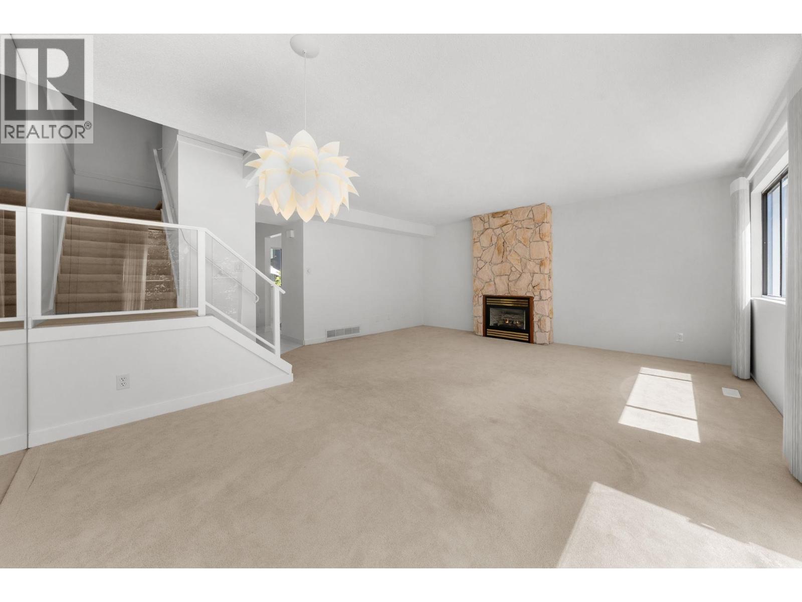 Photo 5 of 7319 Coronado Drive, Burnaby BC