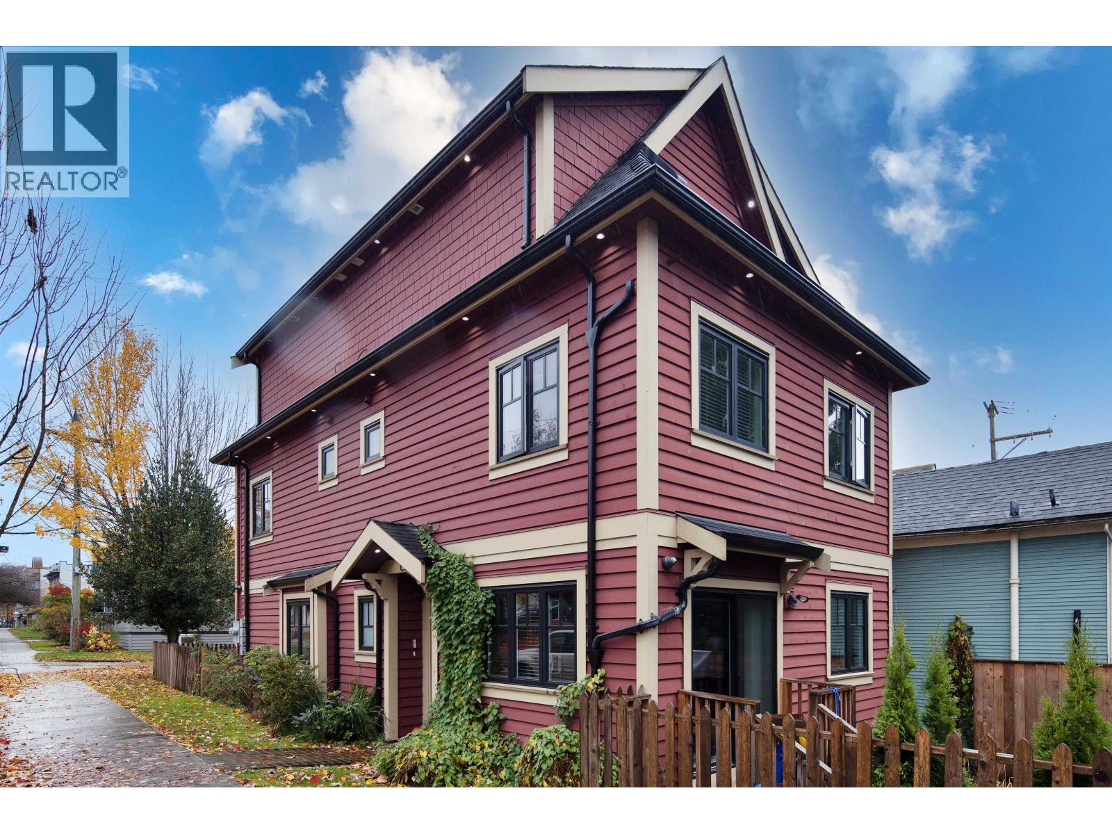 Photo 1 of 488 E 15th Avenue, Vancouver BC