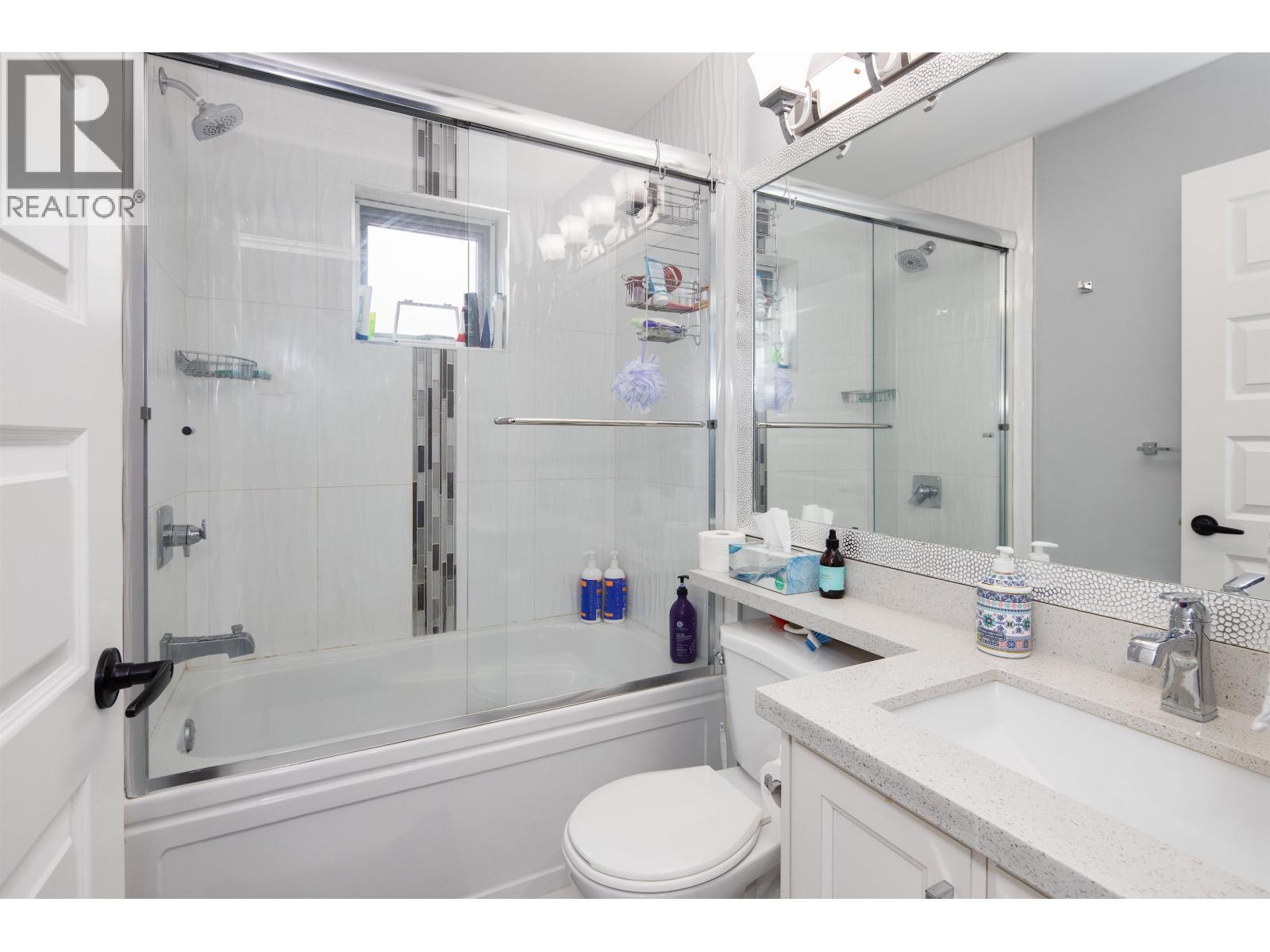 Photo 12 of 488 E 15th Avenue, Vancouver BC