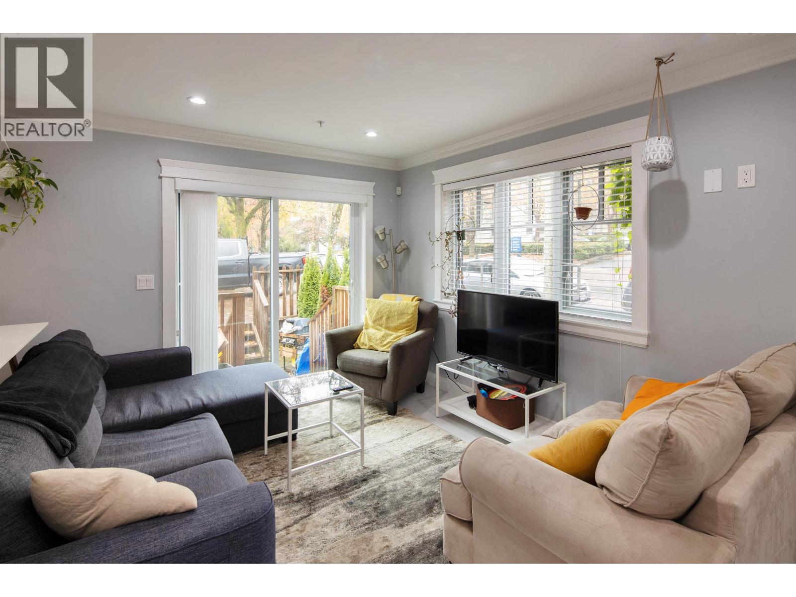 Photo 4 of 488 E 15th Avenue, Vancouver BC