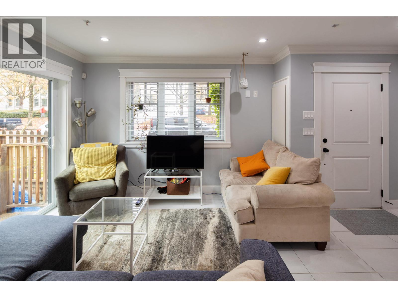 Photo 5 of 488 E 15th Avenue, Vancouver BC