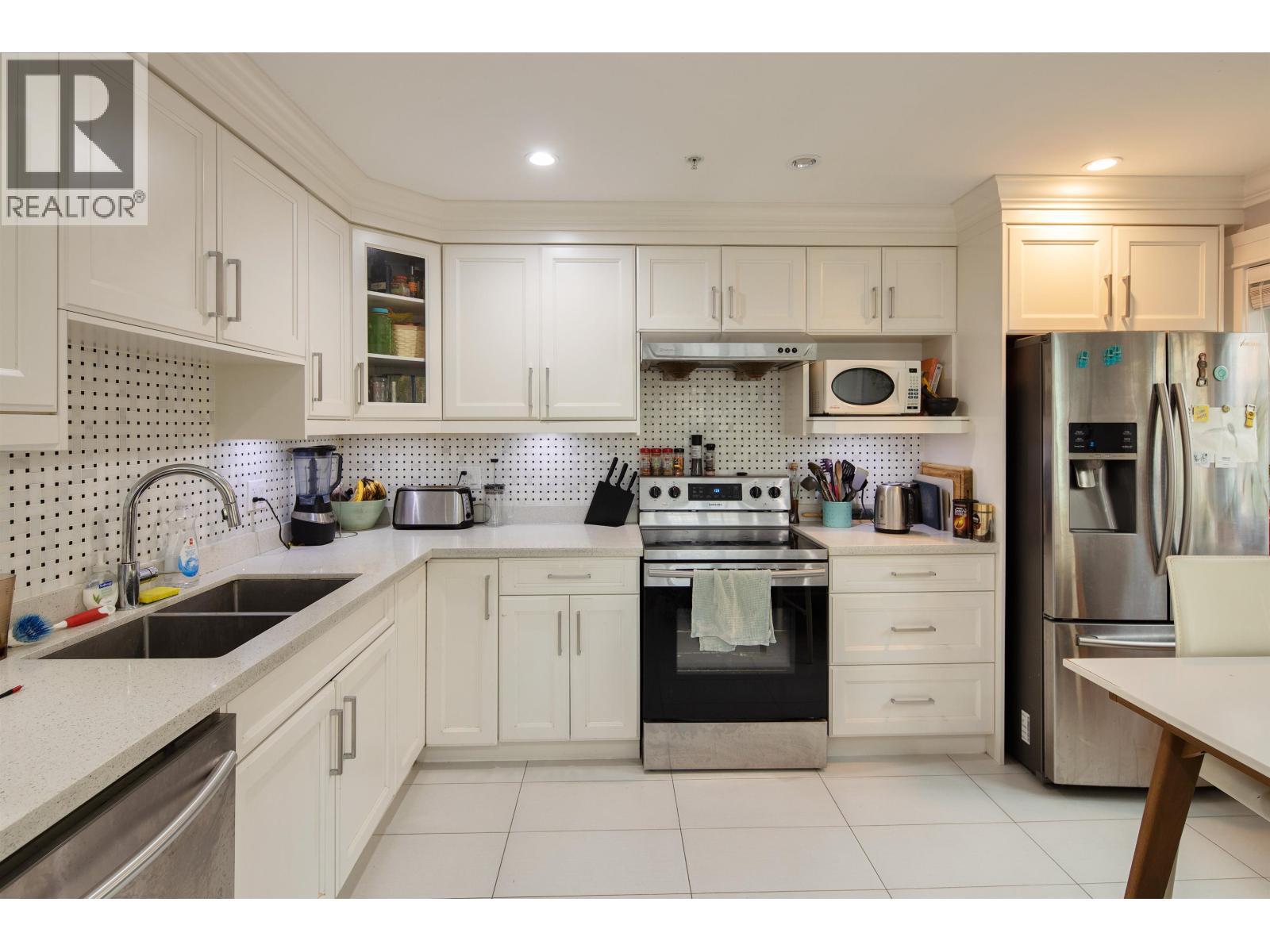 Photo 8 of 488 E 15th Avenue, Vancouver BC