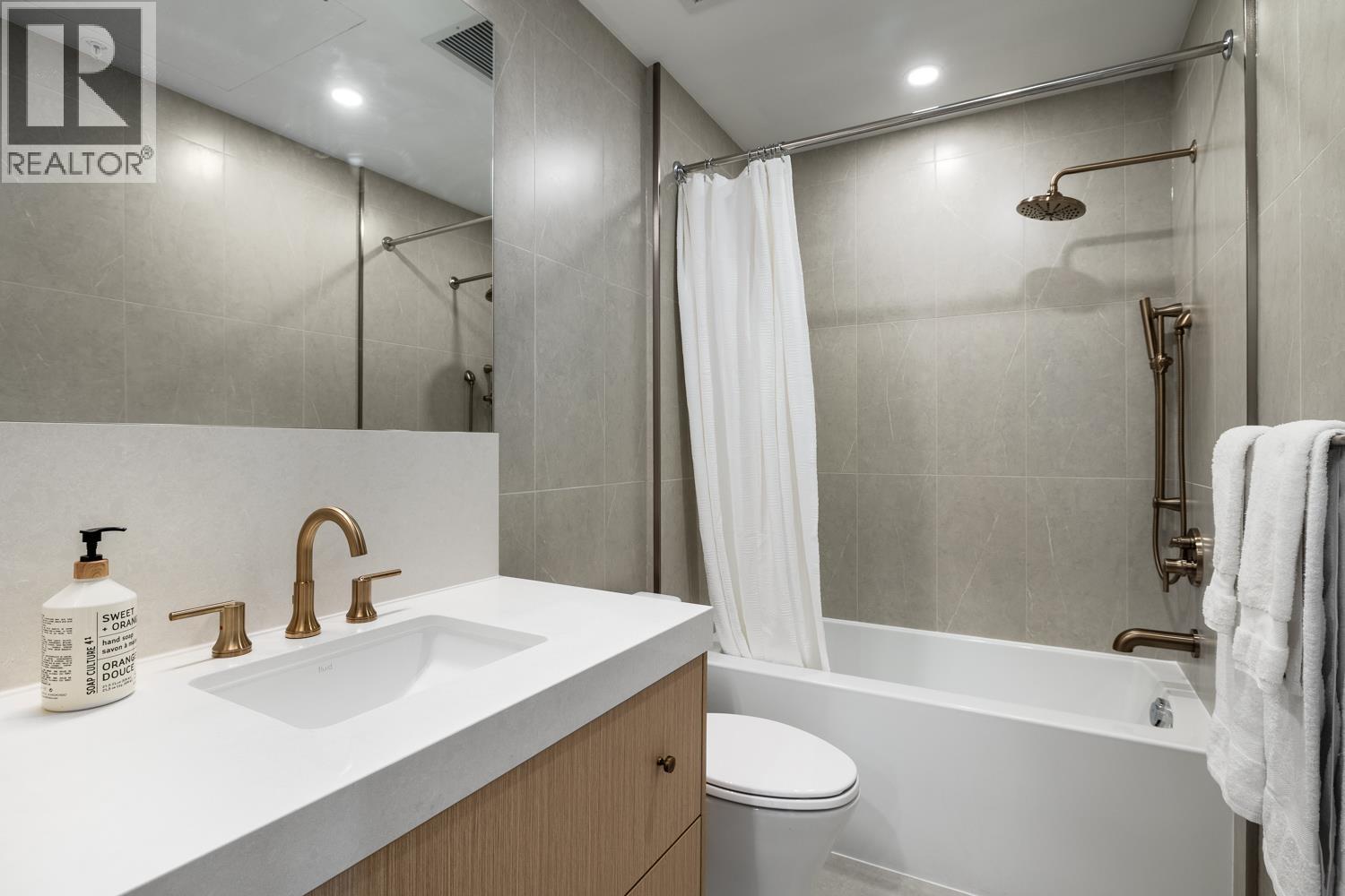 Photo 14 of 207 5007 Ash Street, Vancouver BC