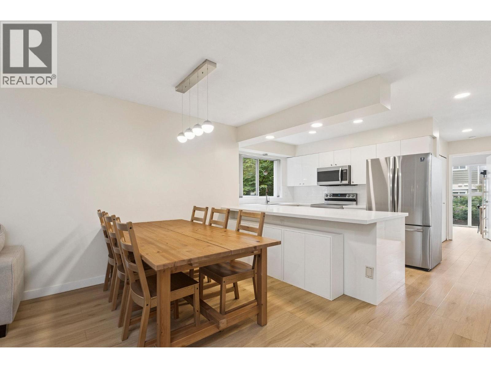Photo 4 of 3379 Fieldstone Avenue, Vancouver BC