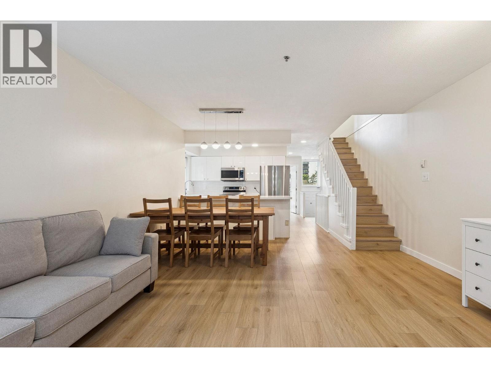 Photo 5 of 3379 Fieldstone Avenue, Vancouver BC