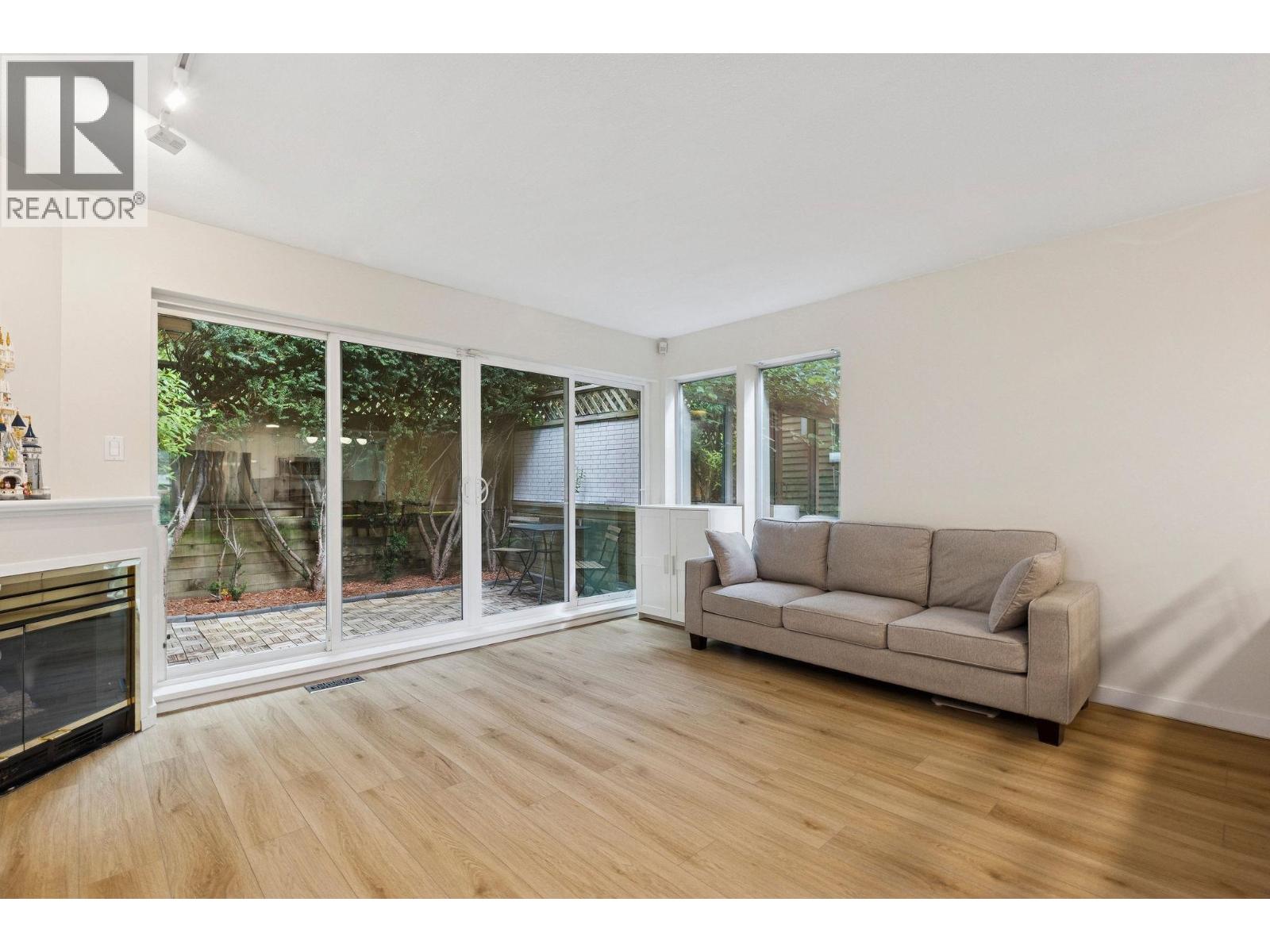 Photo 8 of 3379 Fieldstone Avenue, Vancouver BC