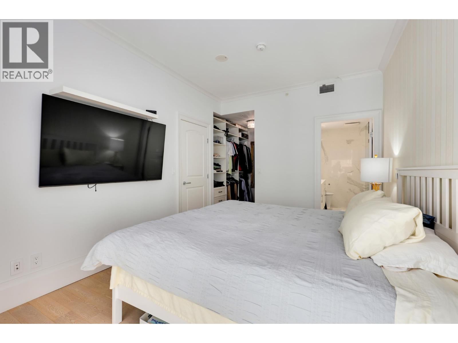 501 185 VICTORY SHIP WAY, North Vancouver