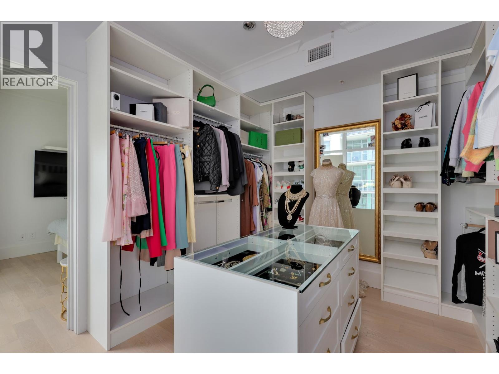 501 185 VICTORY SHIP WAY, North Vancouver
