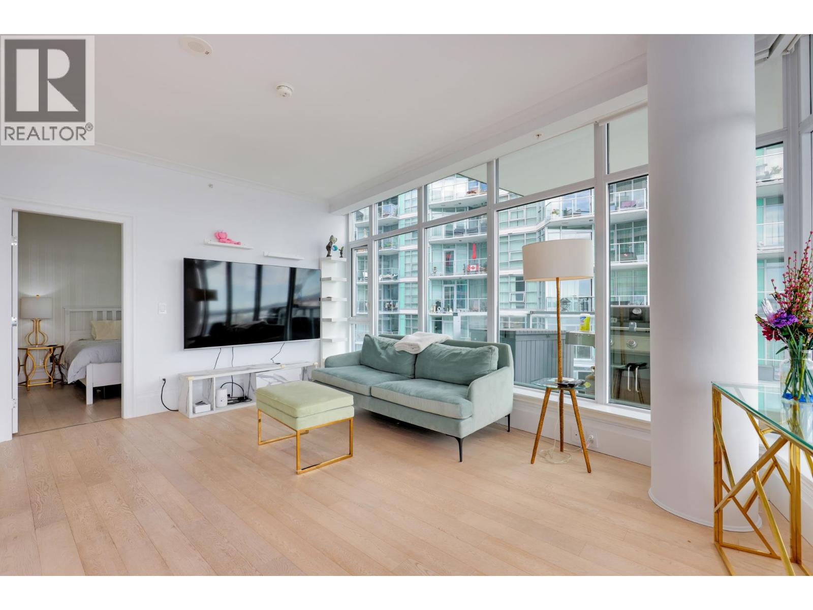 501 185 VICTORY SHIP WAY, North Vancouver