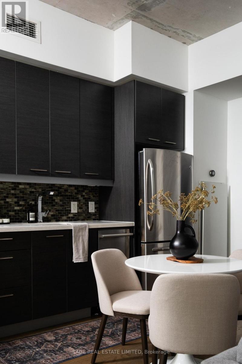 Photo 12 of 401 2 Gladstone Avenue, Toronto ON