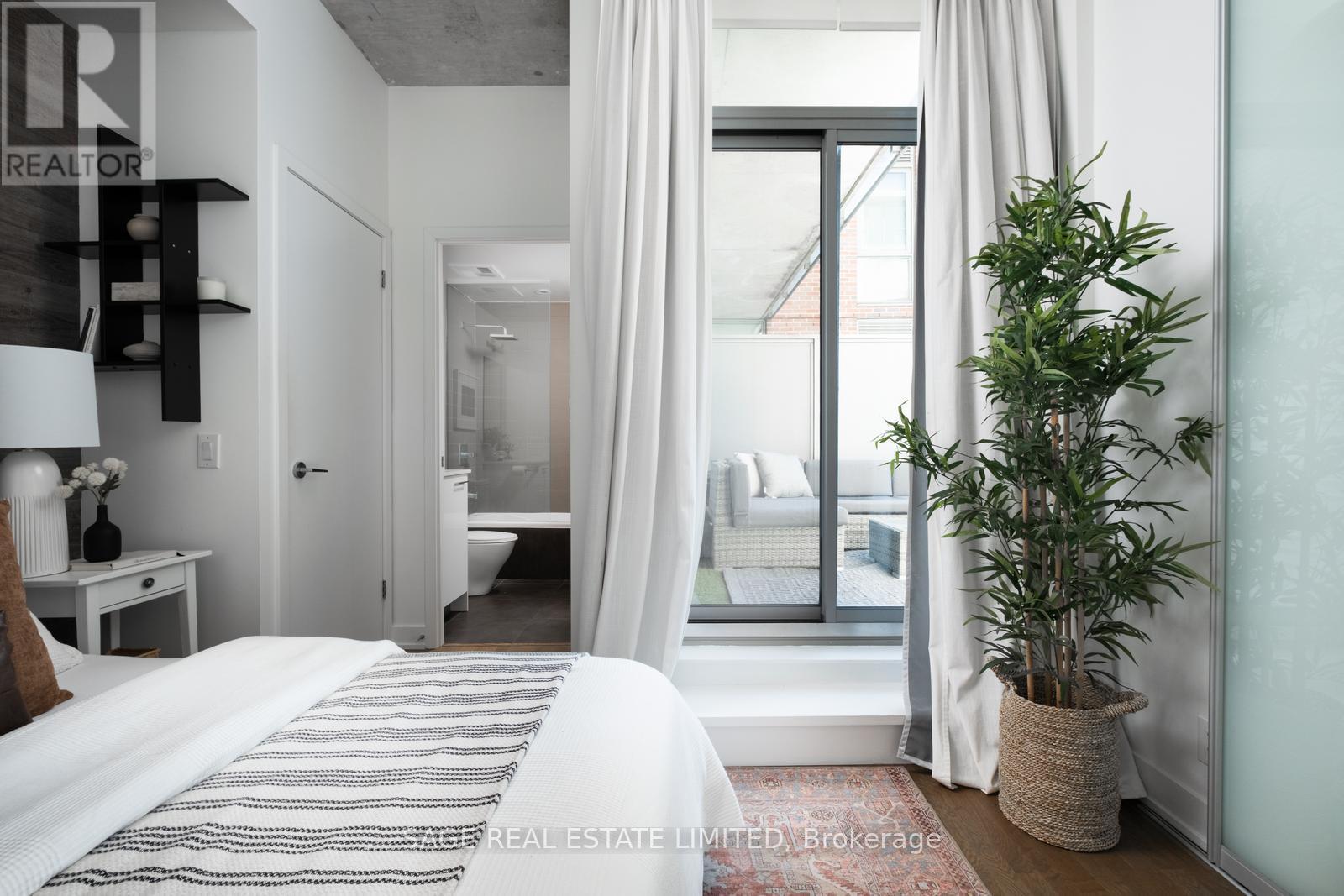 Photo 16 of 401 2 Gladstone Avenue, Toronto ON