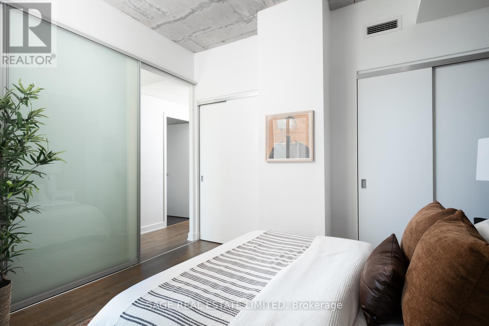 Photo 17 of 401 2 Gladstone Avenue, Toronto ON