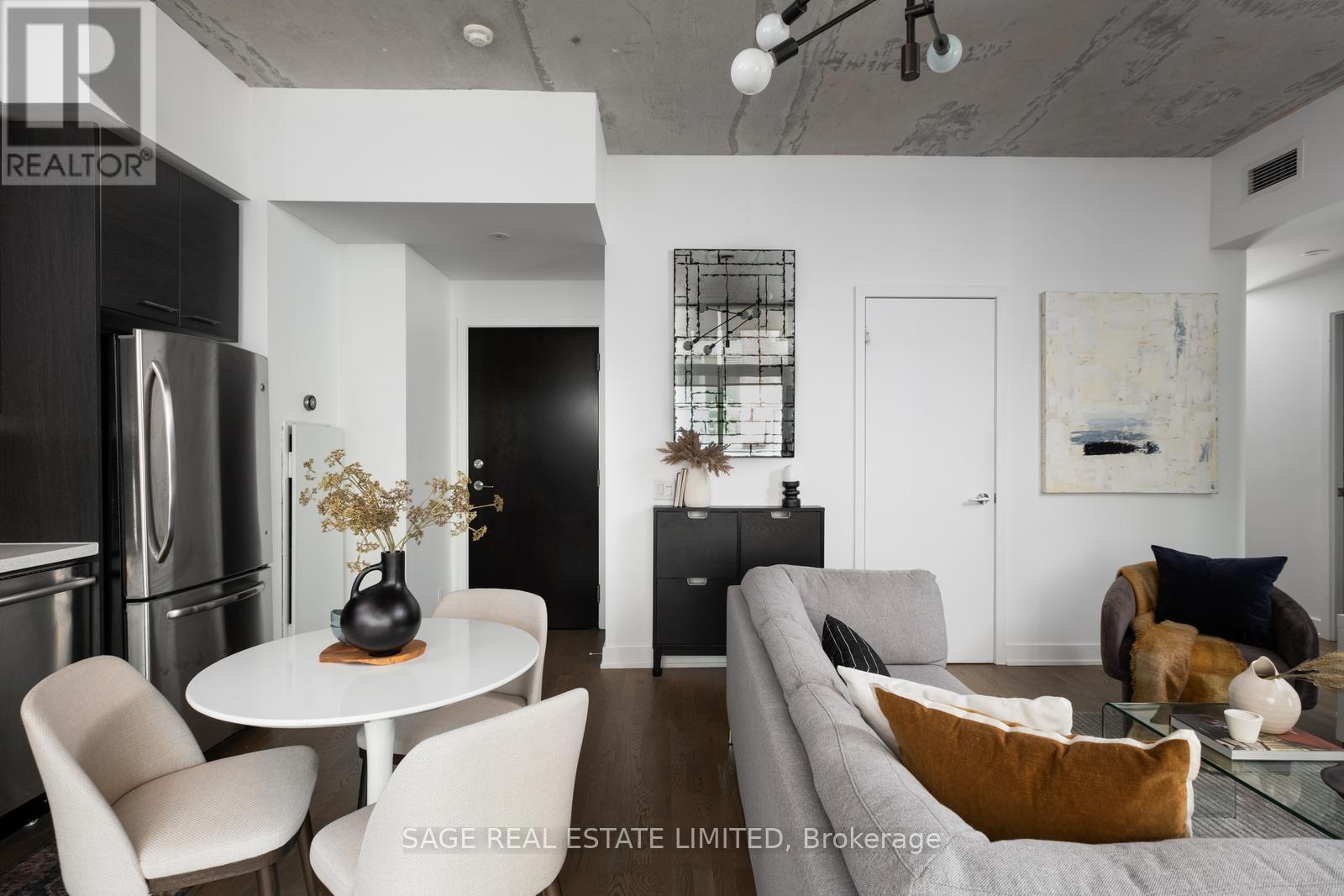 Photo 3 of 401 2 Gladstone Avenue, Toronto ON