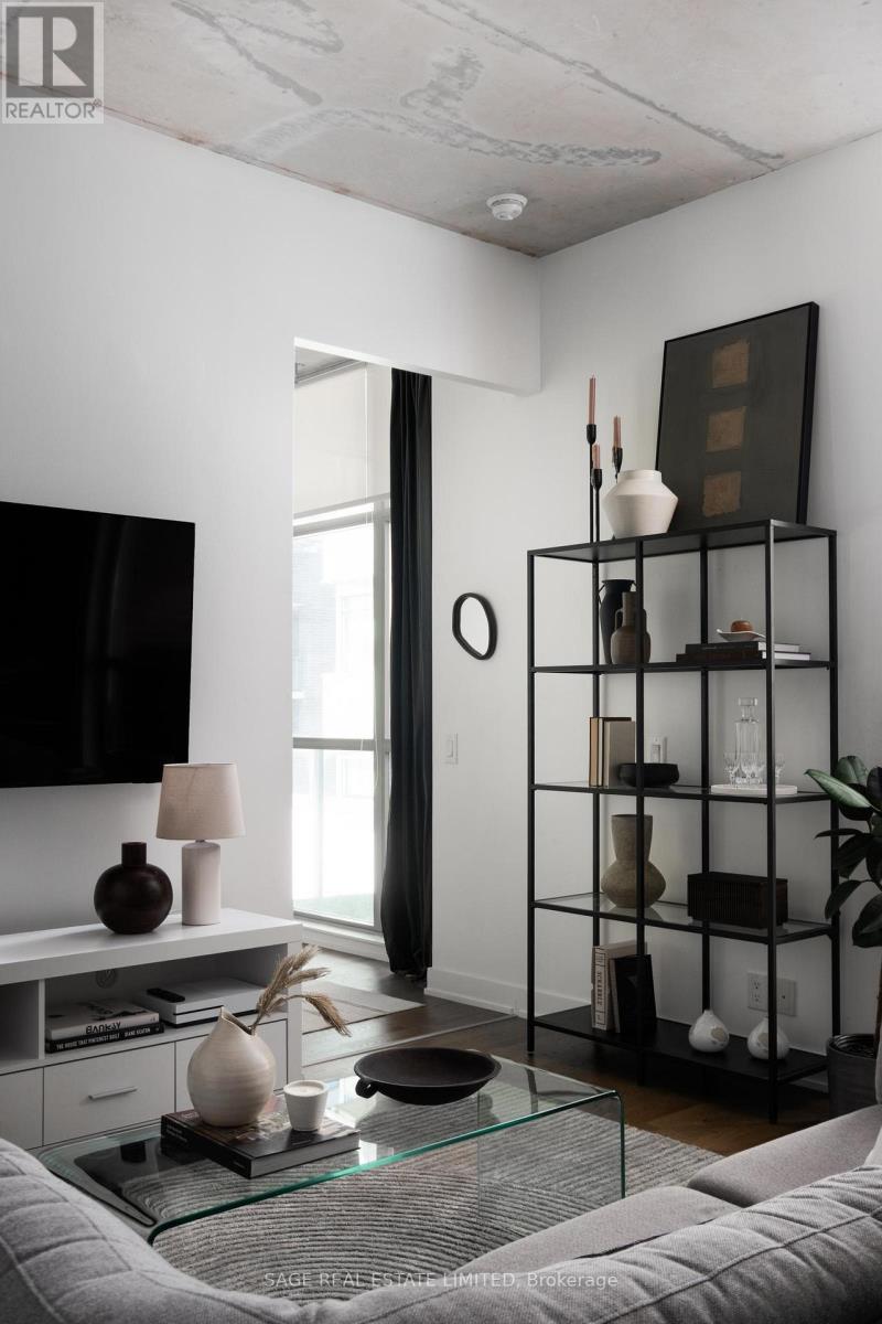 Photo 6 of 401 2 Gladstone Avenue, Toronto ON