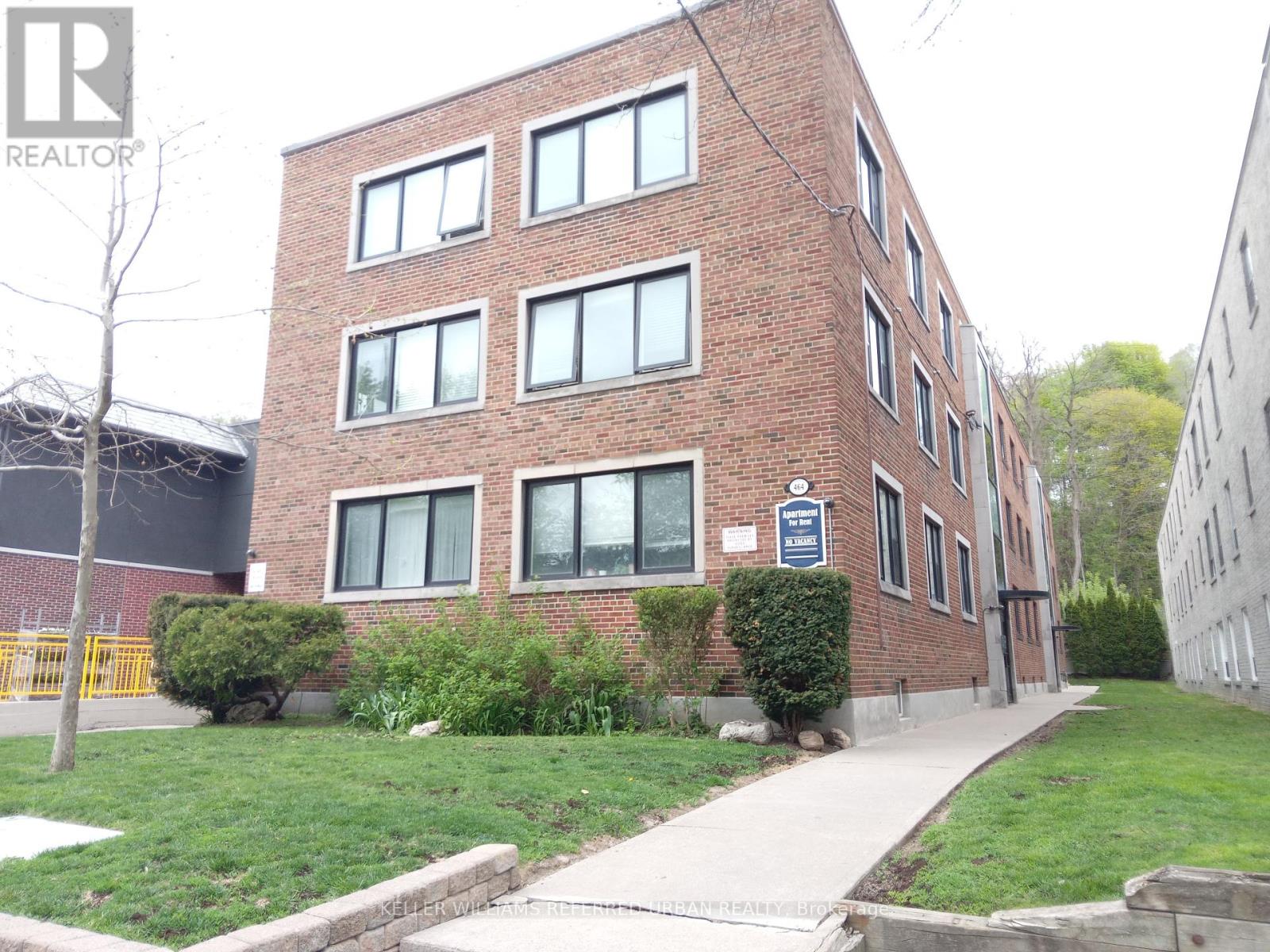 Photo 1 of 14 464 Summerhill Avenue E, Toronto ON