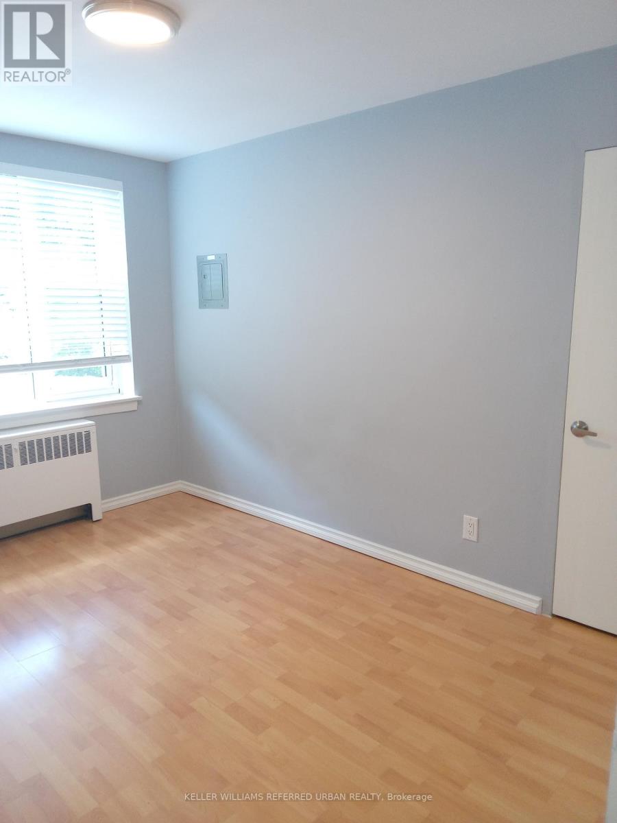 Photo 13 of 14 464 Summerhill Avenue E, Toronto ON
