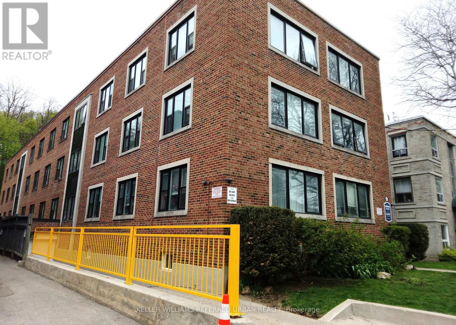 Photo 2 of 14 464 Summerhill Avenue E, Toronto ON