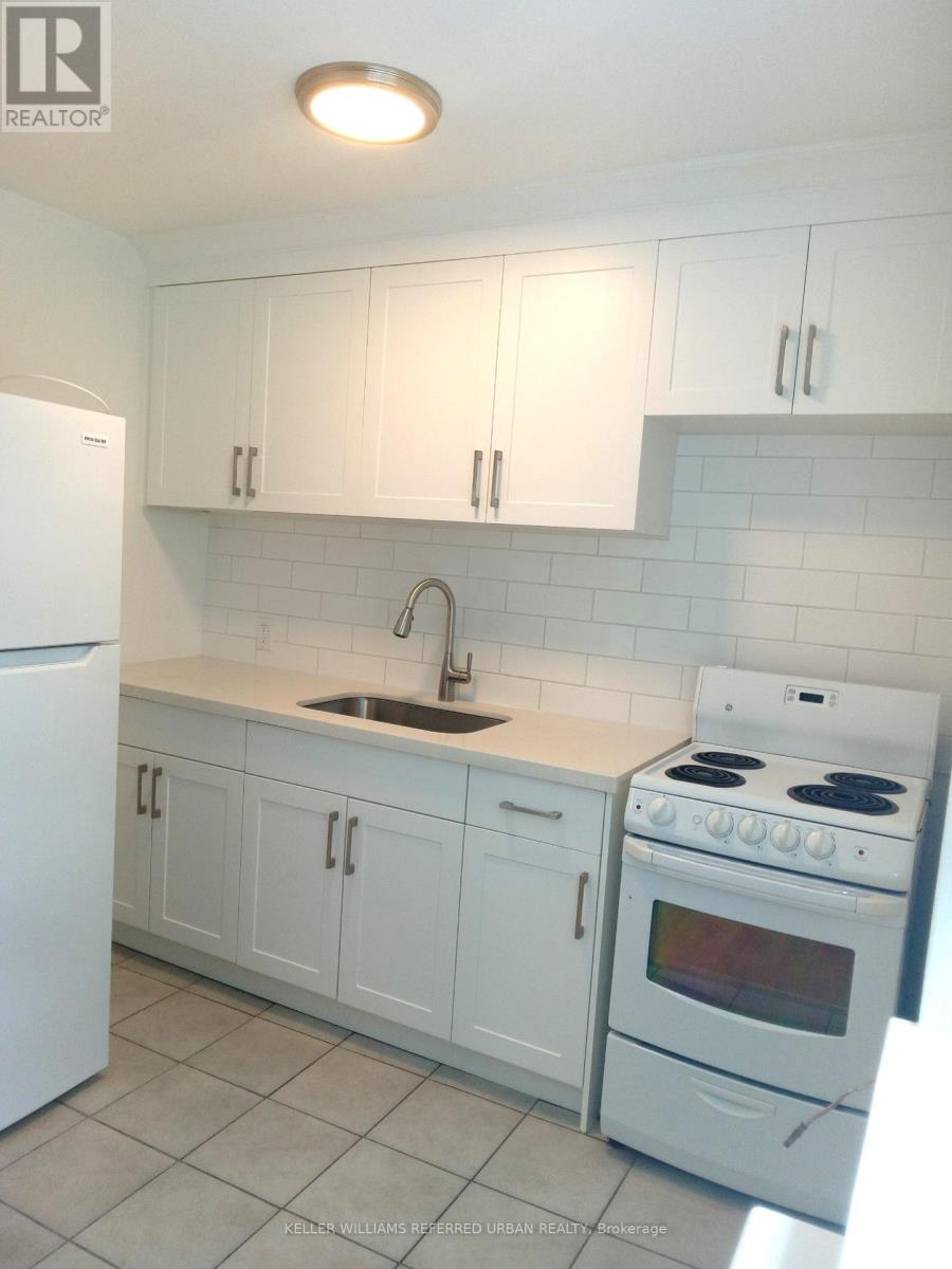 Photo 5 of 14 464 Summerhill Avenue E, Toronto ON