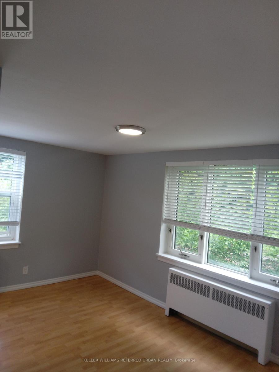 Photo 7 of 14 464 Summerhill Avenue E, Toronto ON
