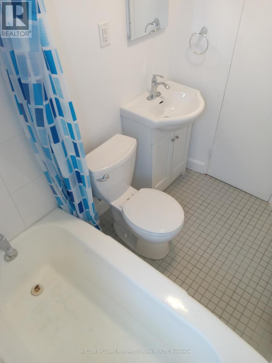 Photo 8 of 14 464 Summerhill Avenue E, Toronto ON