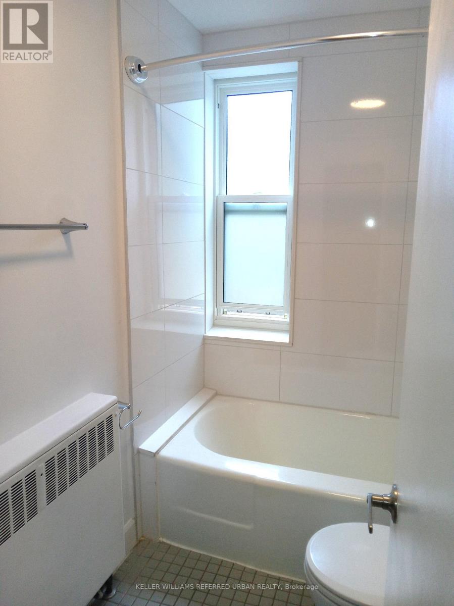 Photo 9 of 14 464 Summerhill Avenue E, Toronto ON