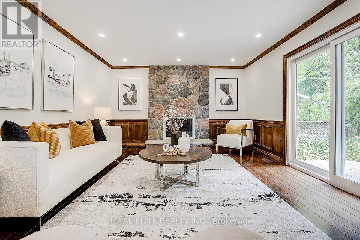 Photo 14 of 11 Abbeywood Trail, Toronto ON