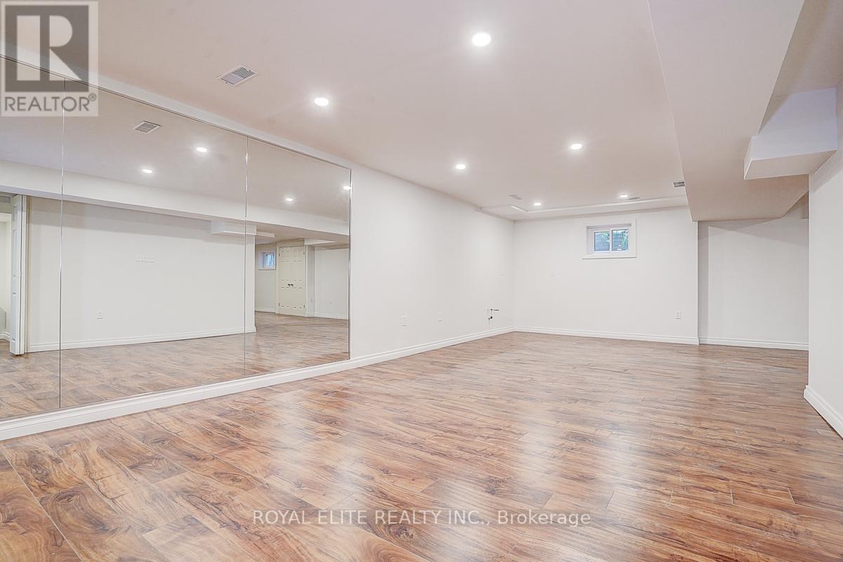 Photo 42 of 11 Abbeywood Trail, Toronto ON