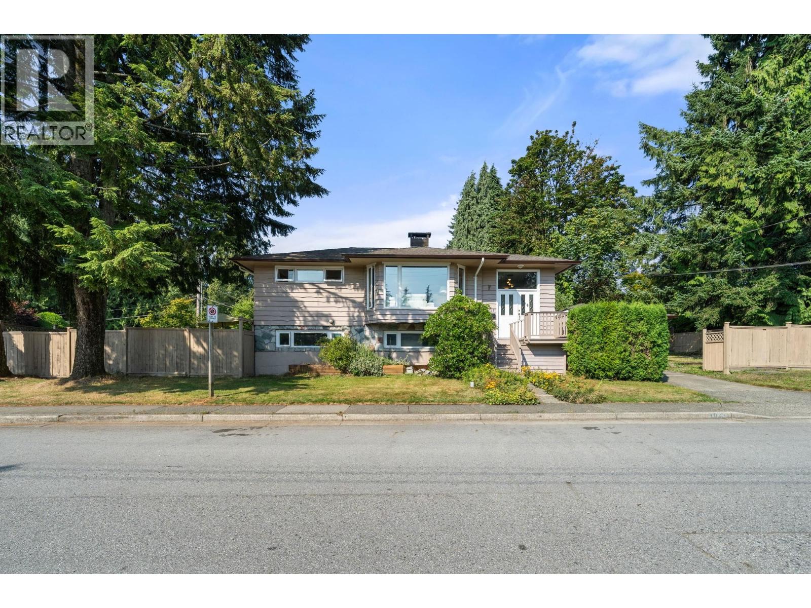 Photo 1 of 1025 Beaufort Road, North Vancouver BC