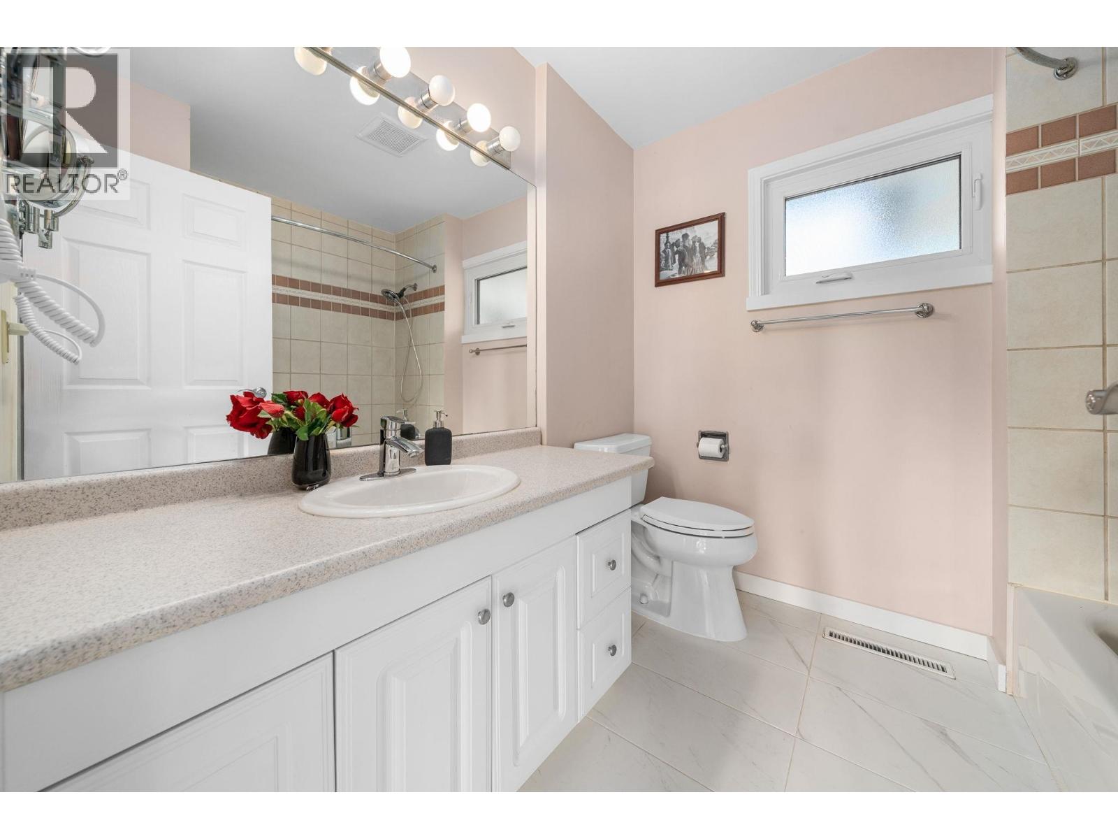 Photo 13 of 1025 Beaufort Road, North Vancouver BC