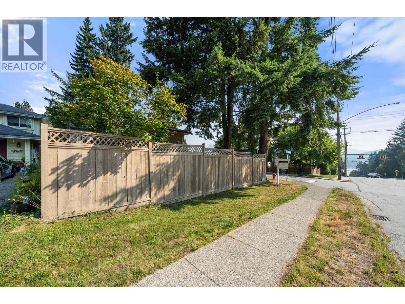 Photo 23 of 1025 Beaufort Road, North Vancouver BC