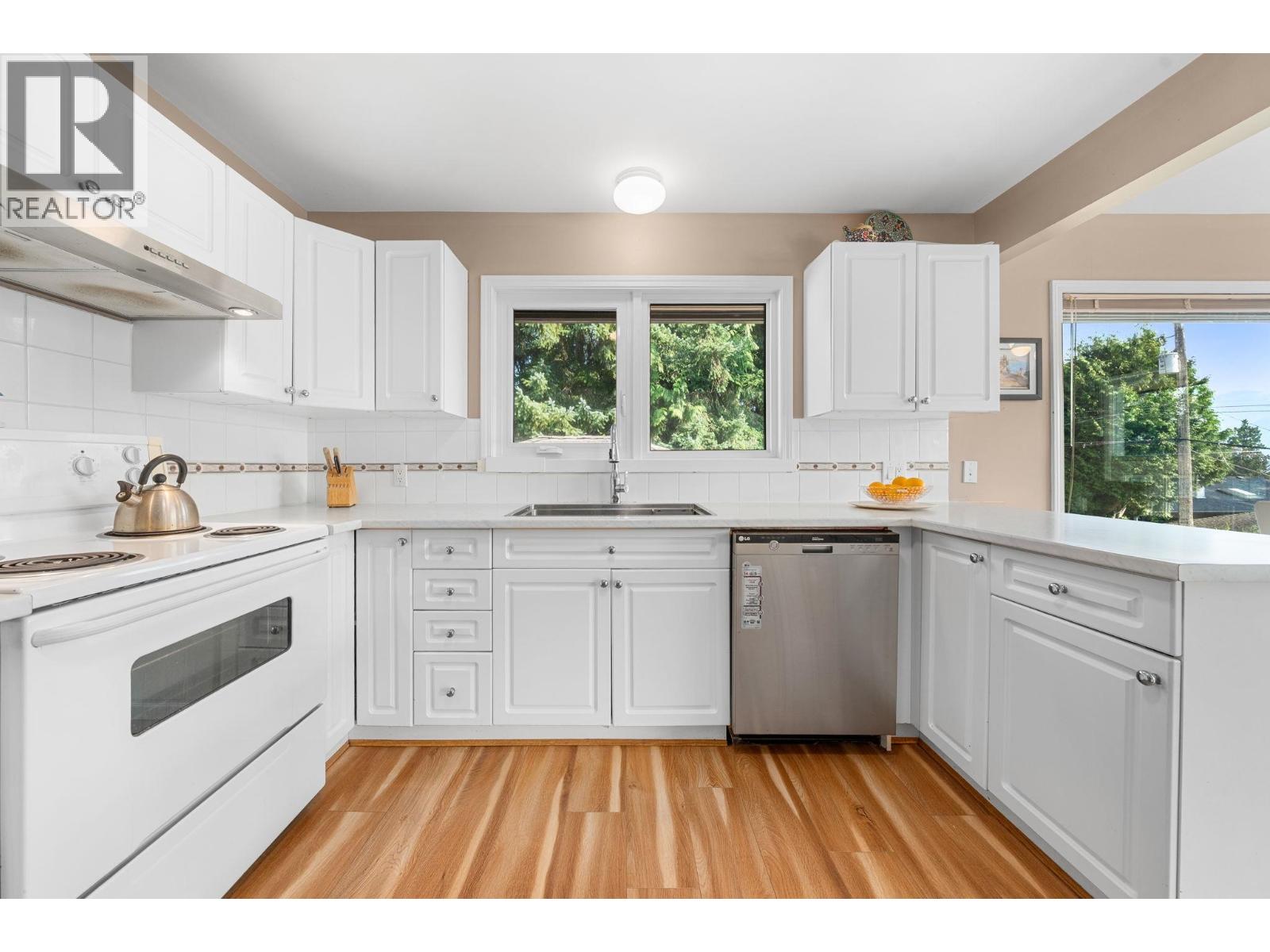Photo 7 of 1025 Beaufort Road, North Vancouver BC