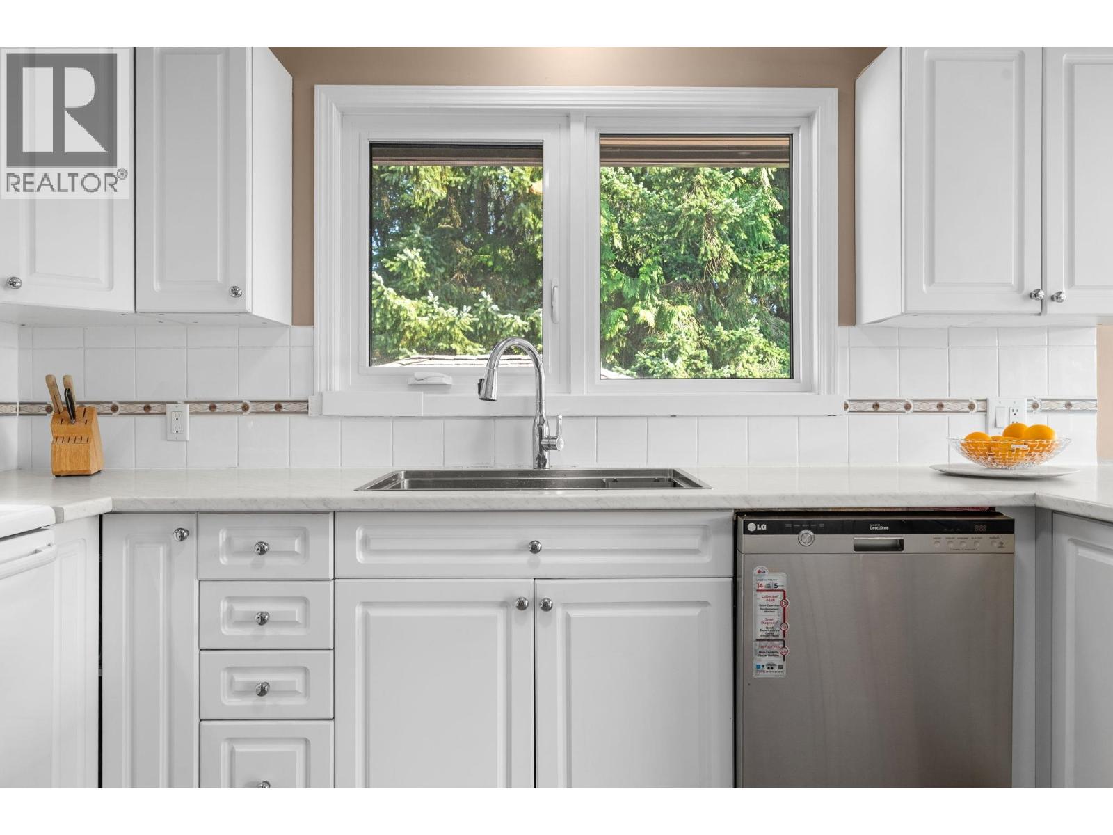 Photo 8 of 1025 Beaufort Road, North Vancouver BC