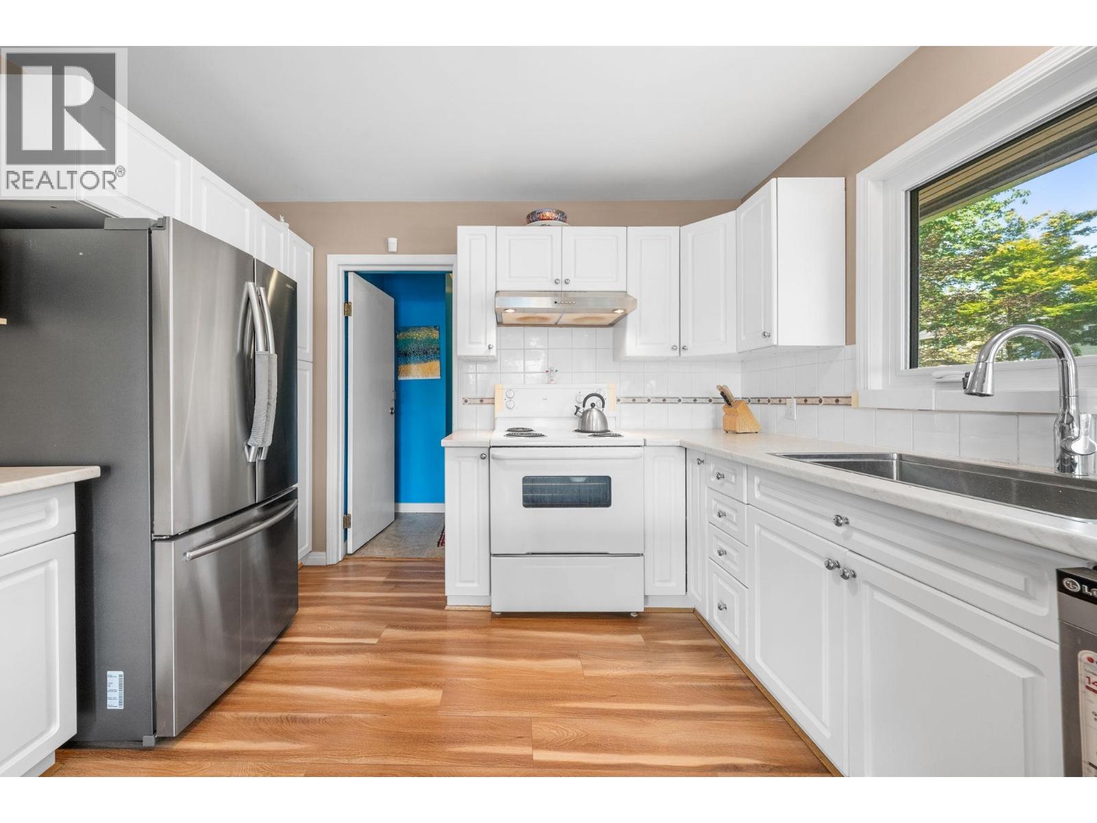 Photo 9 of 1025 Beaufort Road, North Vancouver BC