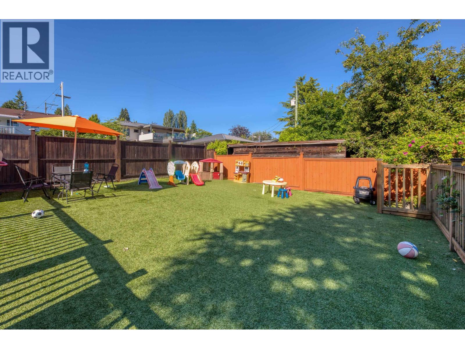 826 E 13TH STREET, North Vancouver