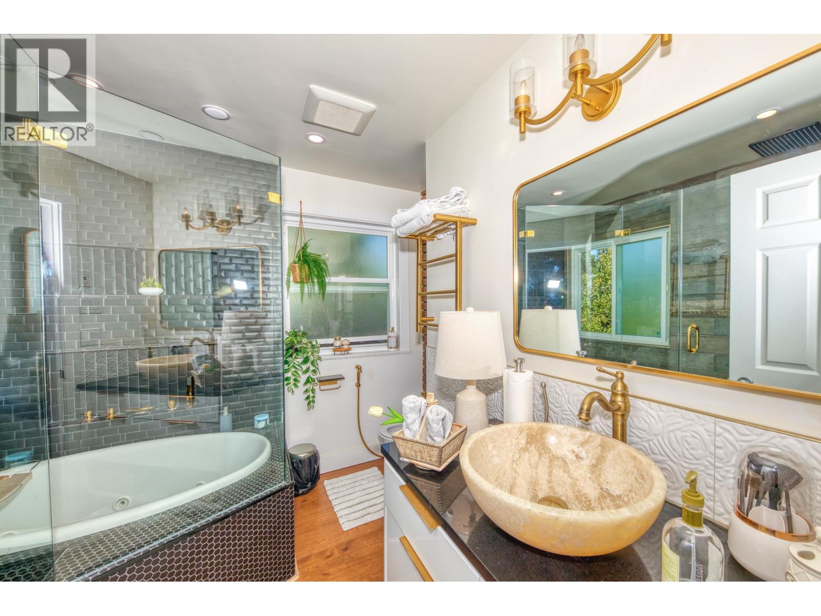 826 E 13TH STREET, North Vancouver