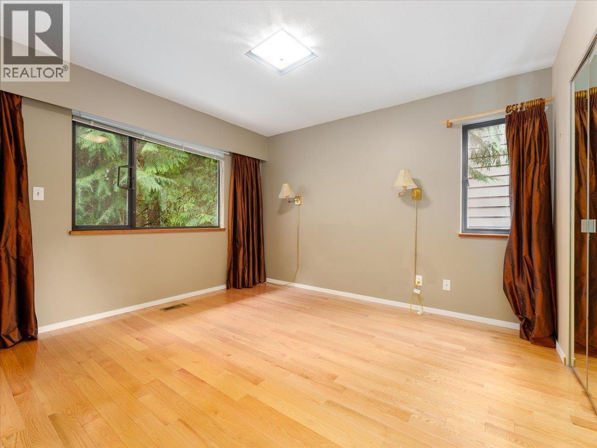 Photo 13 of 277 E Braemar Road, North Vancouver BC