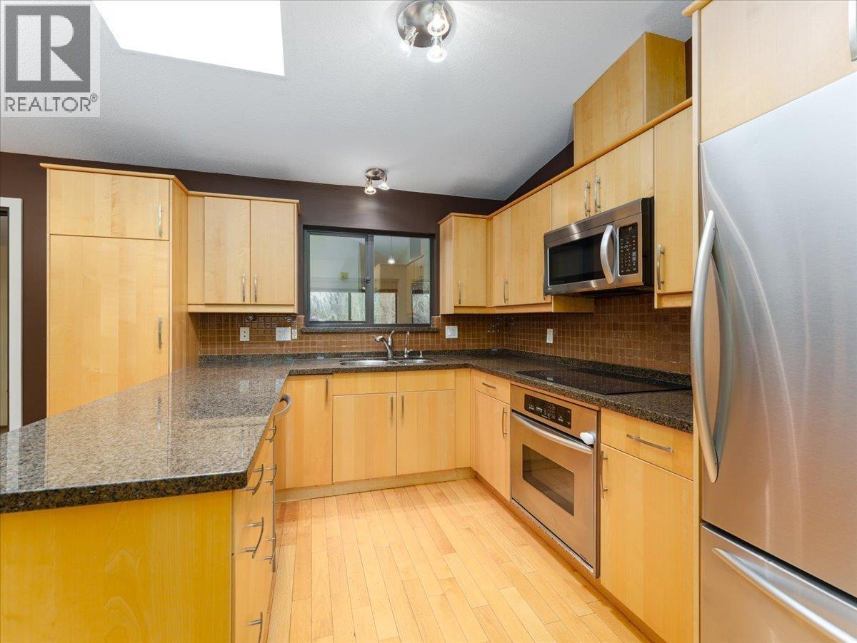 Photo 4 of 277 E Braemar Road, North Vancouver BC
