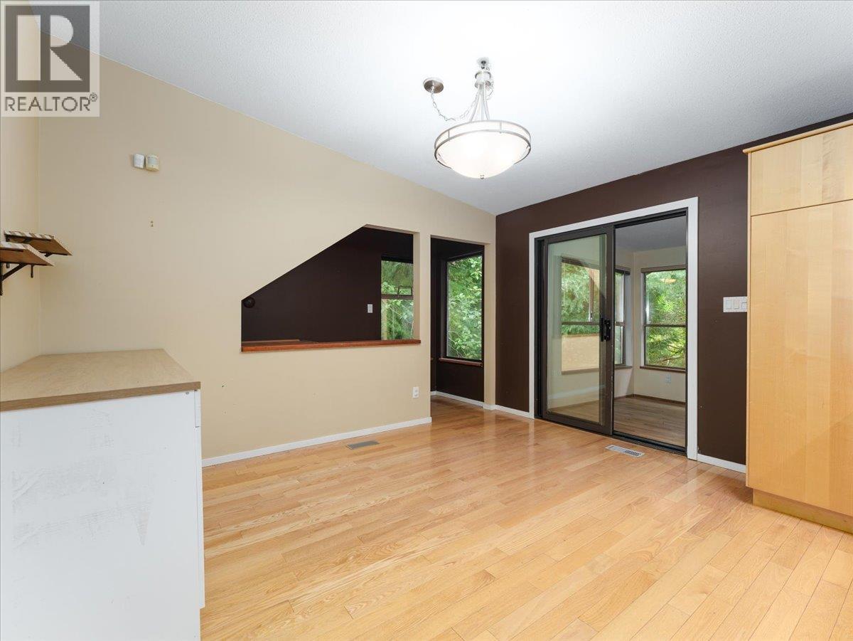 Photo 6 of 277 E Braemar Road, North Vancouver BC
